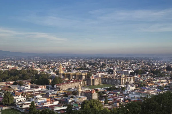 Amanecer, vista panorámica de la ciudad de San Andrés Cholula Puebla — Foto de Stock