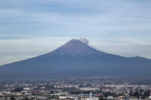 Blick auf die Stadt, Popokatepetl Vulkan, Cholula, Puebla, Mexiko — Stockfoto