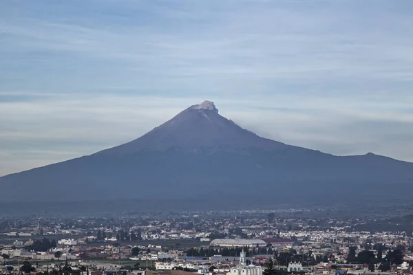 Vista panorámica de la ciudad, volcán Popocatepetl, Cholula, Puebla, México — Foto de Stock