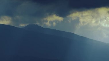 Puebla şehrinden günbatımı popocatepetl volkanı