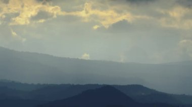 Puebla şehrinden günbatımı popocatepetl volkanı