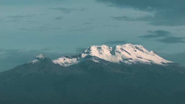 Szczyt Wulkanu Iztaccihuatl Pokryty Śniegiem — Wideo stockowe