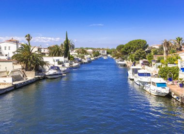 Empuriabrava (Costa Brava, İspanya), bir Avrupa'nın en büyük konut Marina.