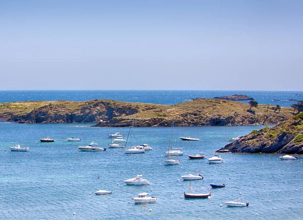 Bay Tekne Cadaques Bağlantı Noktası Costa Brava Girona Katalonya Spanya — Stok fotoğraf