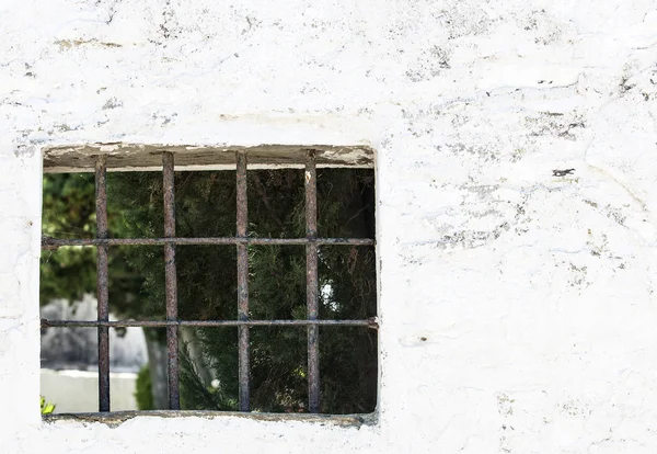 Celosía Hierro Viejo Con Agujero Ventana Casco Antiguo —  Fotos de Stock