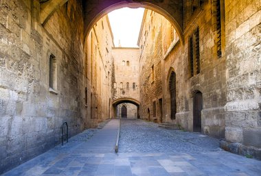 Eski Şehir sokakta çarpıcı görünümü Sunset'teki Fransa j '.