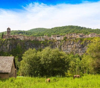 Castellfullit de la Roca, Girona, İspanya görünümünü