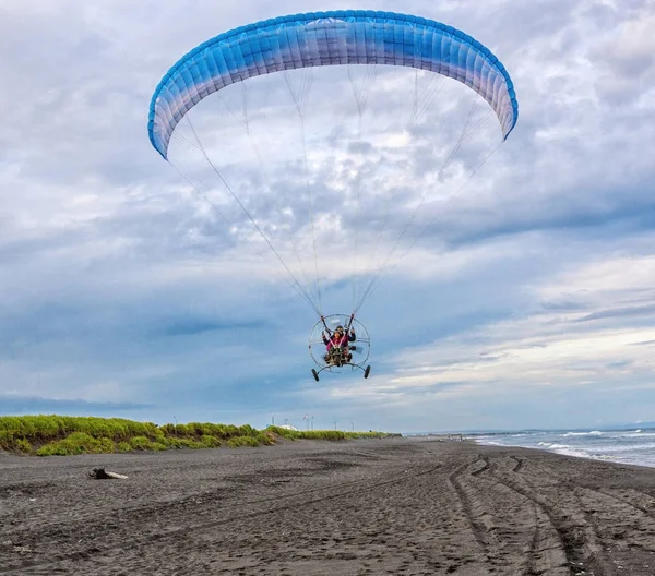 Paraglider Flying Beach Pacific Ocean Kanchatka — Stock Photo, Image