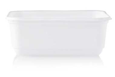 Beyaz arka plan üzerinde izole plastik gıda kutusu