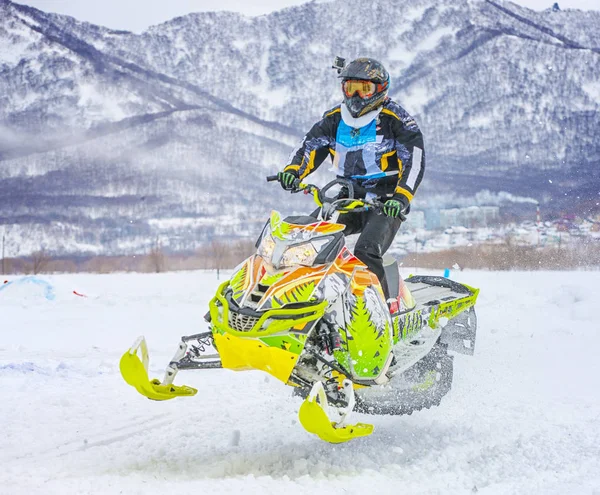 Kamchatka Rússia Abr 2018 Atleta Uma Moto Neve Que Move — Fotografia de Stock