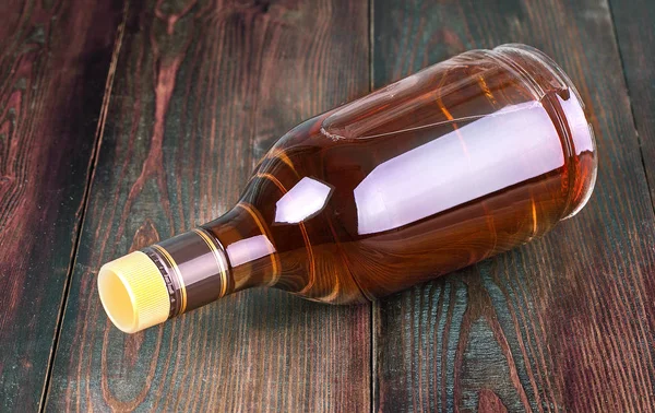 Botella Whisky Sobre Fondo Madera —  Fotos de Stock