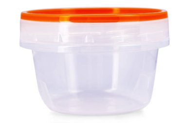 Kırmızı kapaklı plastik gıda kabı beyaz izole