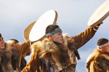 halk topluluğu performans kamch yerli halkın elbiseli