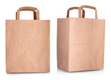 Beyaz arka plan üzerinde izole kağıt alışveriş çantası