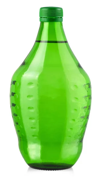 Зеленые бутылки воды изолированы на белом с обрезкой пути — стоковое фото