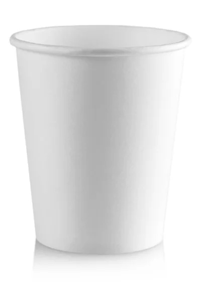 Порожній білий паперовий стаканчик ізольований на білому тлі — стокове фото