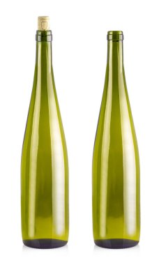 Beyaz arka planda izole şarap için boş şişe