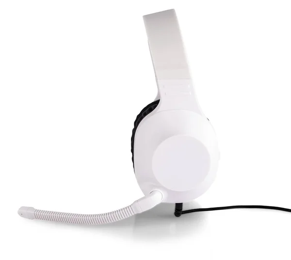 Los auriculares blancos con un micrófono aislado sobre fondo blanco —  Fotos de Stock