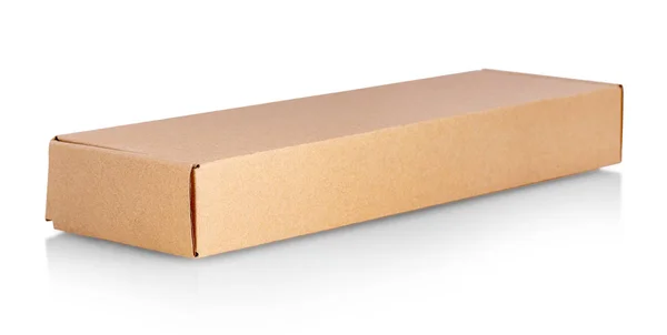 De gesloten kartonnen doos geplakt en geïsoleerd op een witte backgr — Stockfoto
