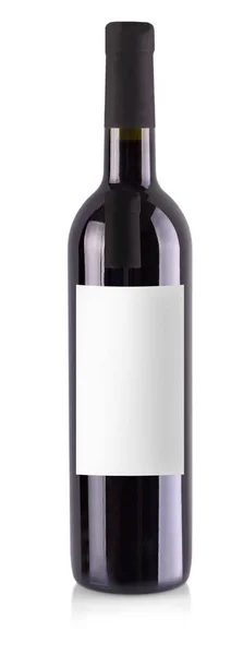 La botella de vino tinto con etiqueta aislada sobre fondo blanco — Foto de Stock