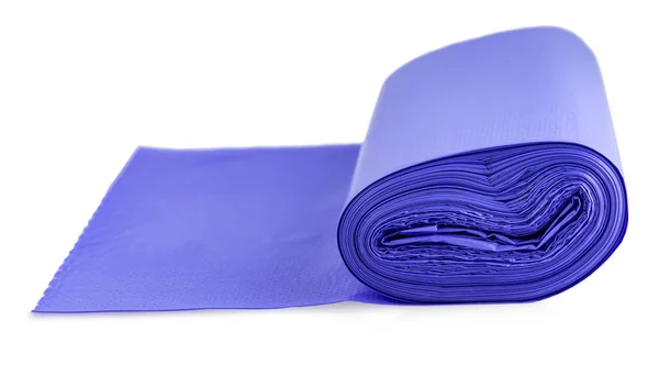 Синій рулон пластикових мішків для сміття ізольований на білому фоні — стокове фото