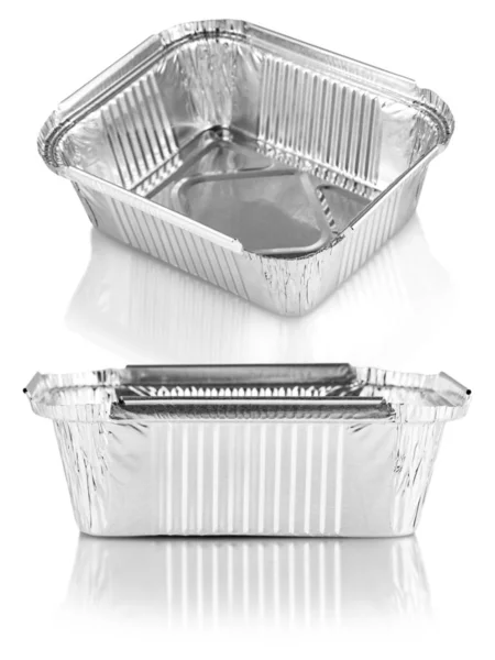 A folha de alumínio quadrada copos de cozimento no fundo branco — Fotografia de Stock
