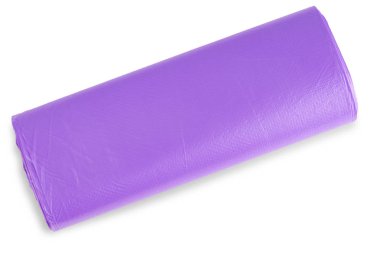 Beyaz arka plan üzerinde izole plastik çöp torbaları Violet rulo