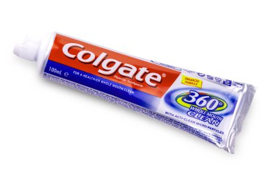 Colgate diş macunu beyaz.