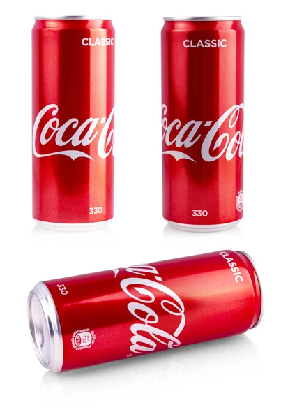 Redactionele foto van close-up aluminium rode kan van Coca-Cola geproduceerd door de Coca-Cola — Stockfoto