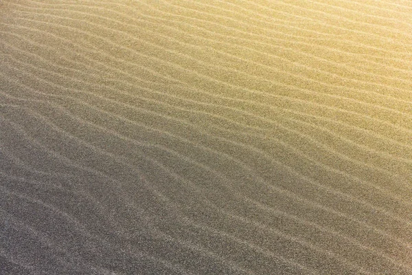 A linha de onda abstrata texturas em uma praia do Pacífico iluminada pelo sol e um quarto vazio — Fotografia de Stock