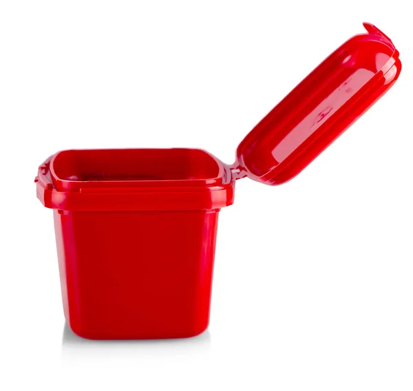 Пластиковая красная коробка на белом фоне — стоковое фото