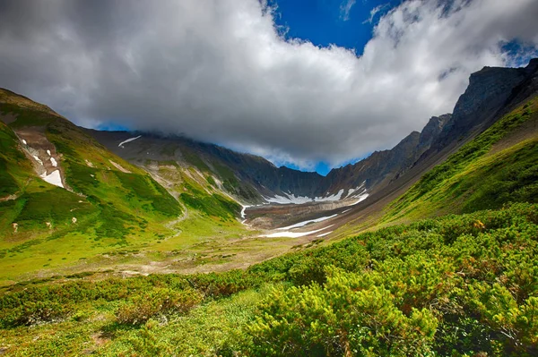 The panorama volcanic landscape on Kamchatka Peninsula — Stock Photo, Image