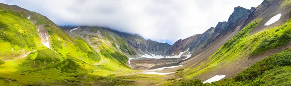 The panorama volcanic landscape on Kamchatka Peninsula — Stock Photo, Image