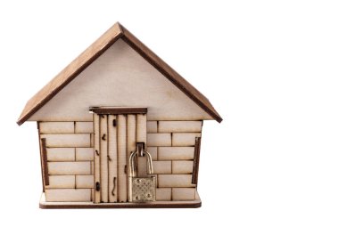 Beyaz arka planda izole çocuk ahşap ev