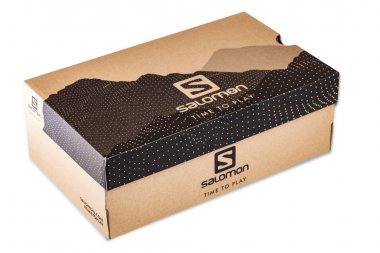 Salomon Sign on Salomon ayakkabı kutusu beyaz arka planda izole