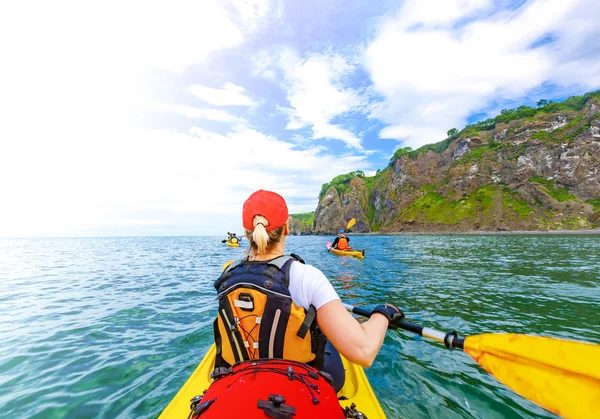 Lady paddling the kayak in the Avacha bay — Stock Photo, Image