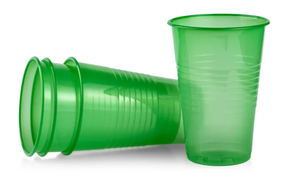 O copo de plástico verde isolado em um fundo branco — Fotografia de Stock