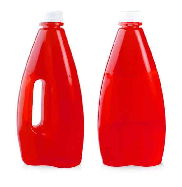 El jugo Rojo en la botella de plástico aislado sobre el fondo blanco —  Fotos de Stock