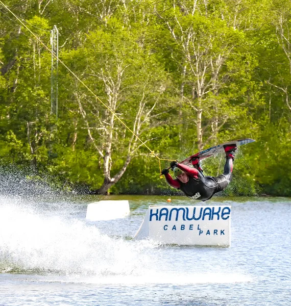 Man wakeboarding on lake in Kamchatka behind boat — Stock Photo, Image