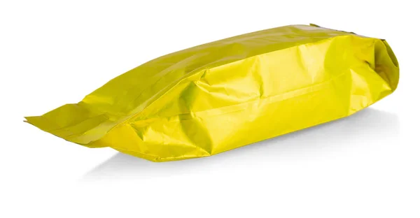 Die leere goldene Folie Plastikbeutel Lebensmittelverpackung isoliert auf w — Stockfoto