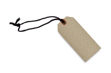 Boş kahverengi karton fiyat etiketi veya beyaz arka planda izole edilmiş etiket