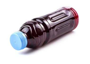  Beyaz arka plan üzerinde izole meyve suyu şişesi