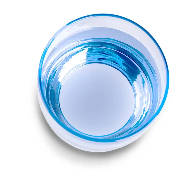 Beyaz arka planda izole edilmiş su bardağı