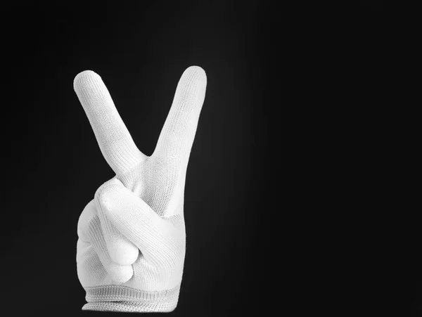 Χέρι Ένα Λευκό Γάντι Που Απομονώνεται Μαύρο Φόντο — Φωτογραφία Αρχείου