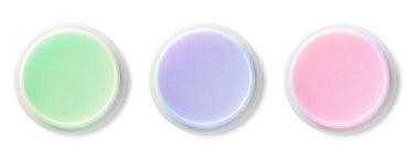 Beyaz arka planda renkli vücut kremi olan kavanoz. kırpma yolu ile