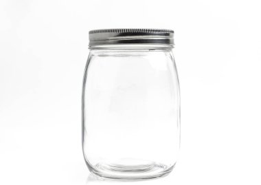 Boş şeffaf alüminyum kapaklı şişman şekli cam şişe. Beyaz arka plan üzerinde izole