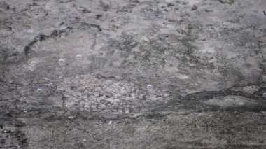 Yere düşmek yağmur damlaları