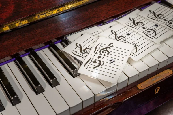 Close up music note on flash cards. Flash cards on piano.