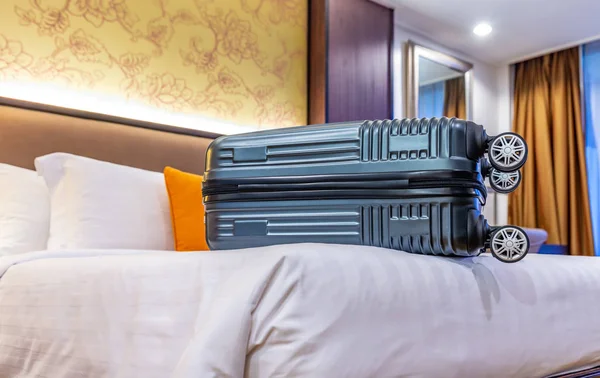 Modern Small Luggage Bed Hotel Room — Stock Photo, Image
