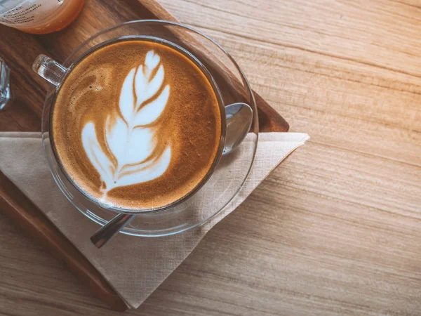 Von Oben Heißen Latte Kaffee Auf Holztrey — Stockfoto